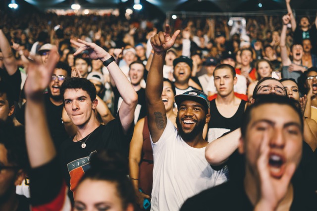 places_for_people_and_crowd_watching